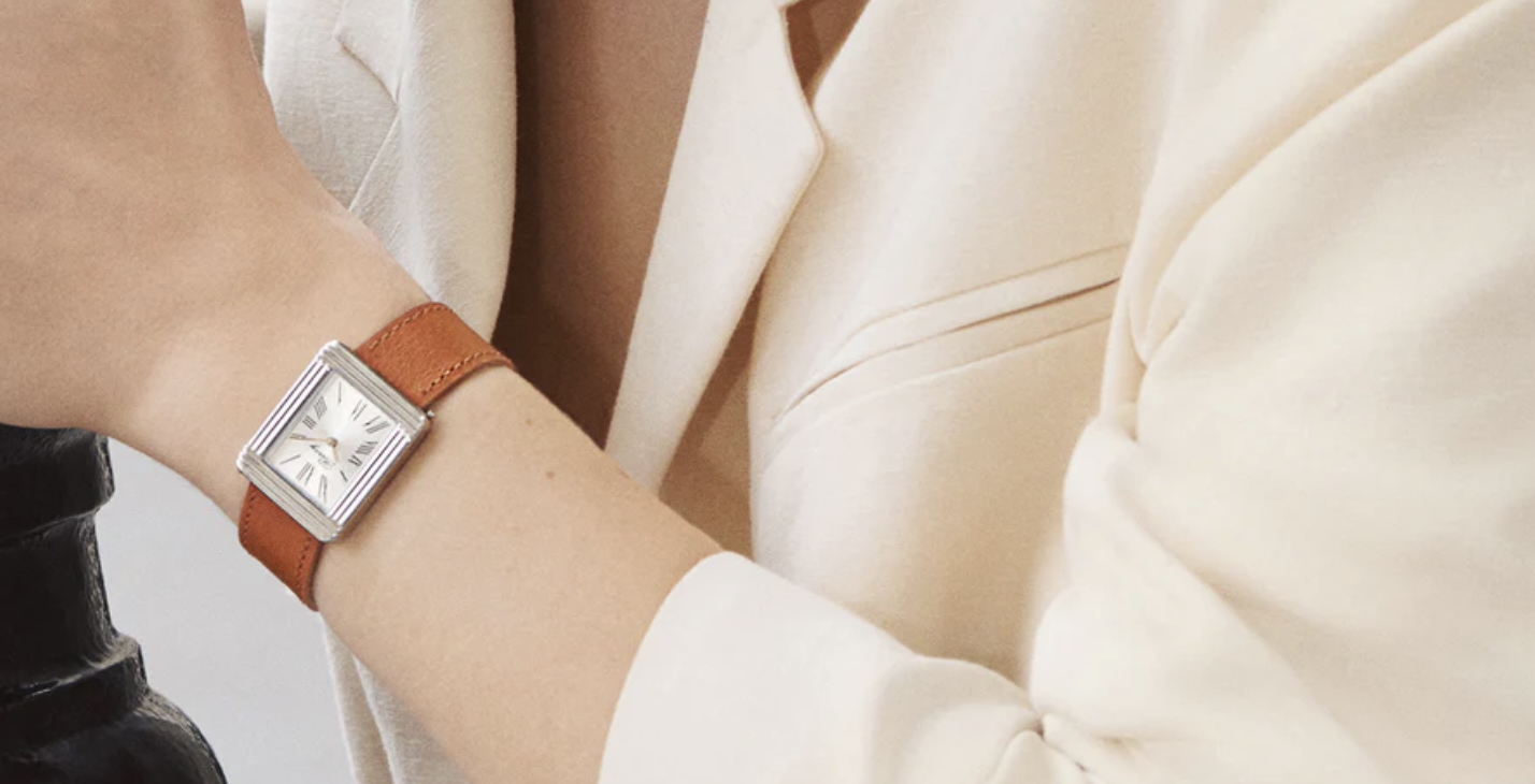 bracelet-montre-laniere-poiray-en-cuir-3.jpg
