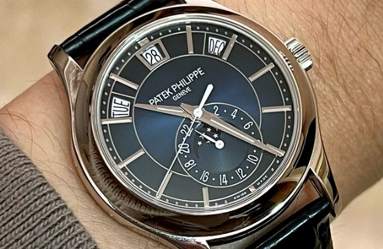 Bracelet de montre alligator noir sur Patek Phillipe quantième annuel, Phases de lune.