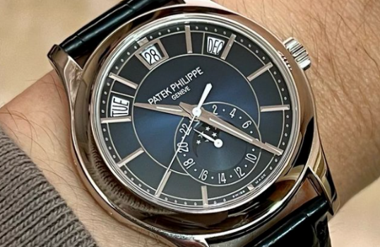Bracelet de montre alligator noir sur Patek Phillipe quantième annuel, Phases de lune.